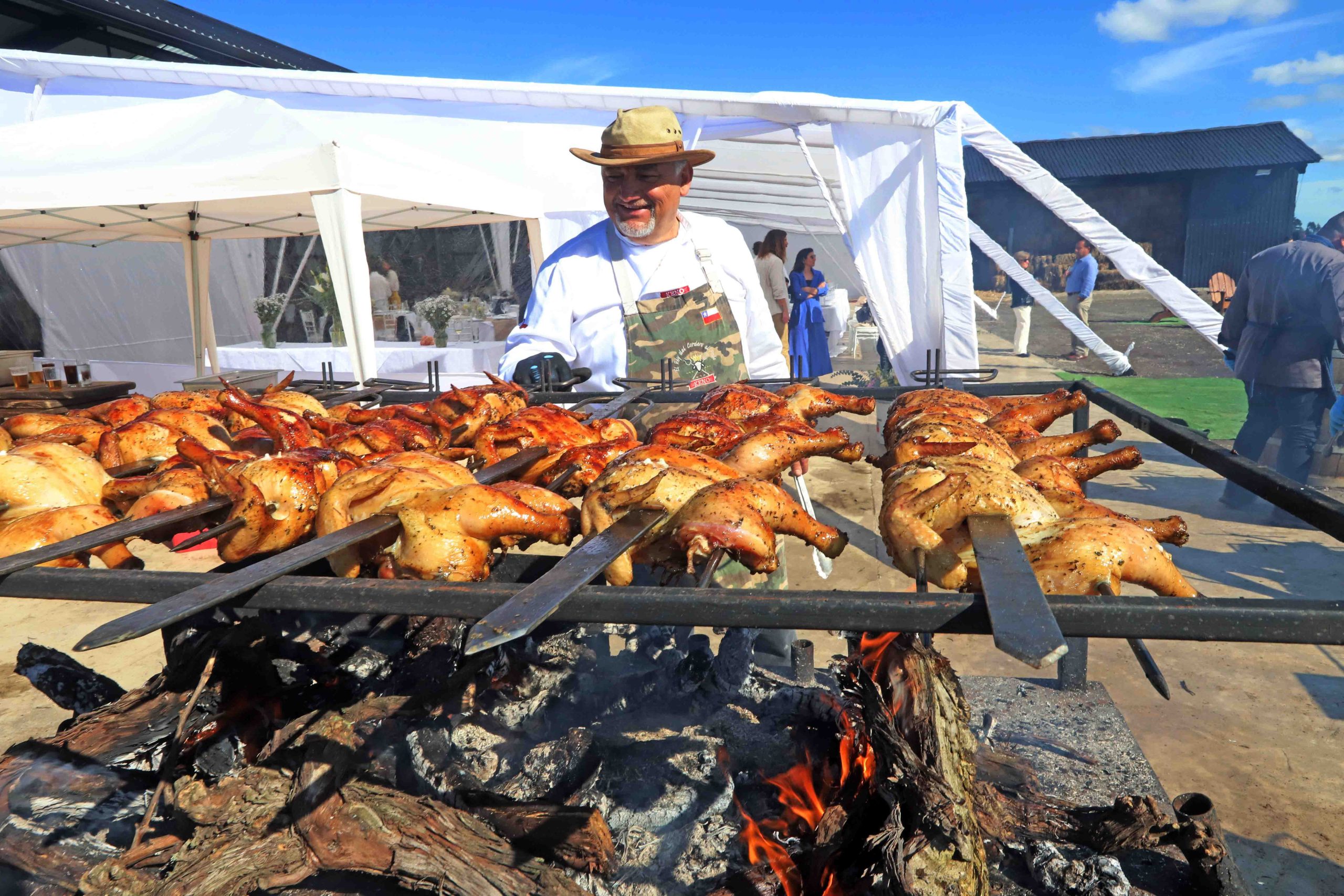 Pollo a la espada, una delicia asada a fuego lento